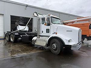 2012 Kenworth T8 Series - Roll-Off