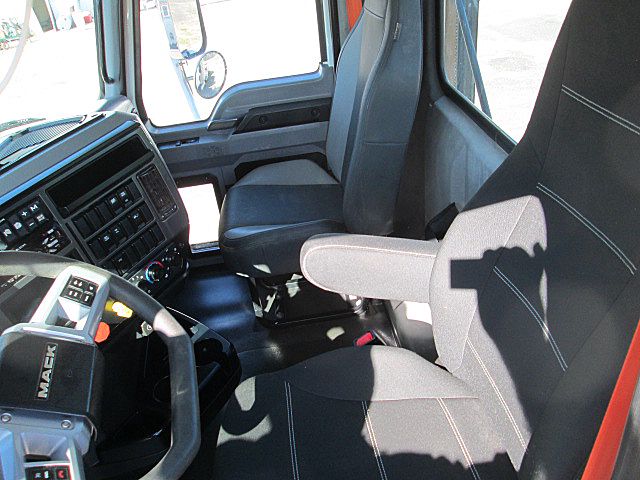 2021 Mack PI64T