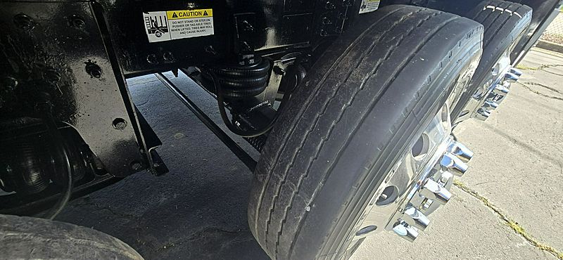 2022 Mack GR64F