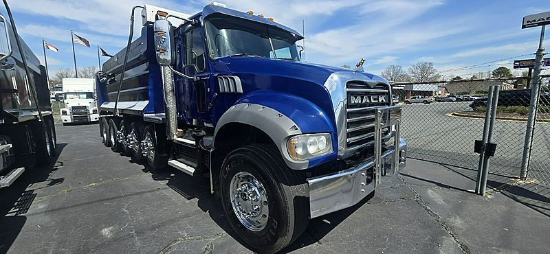 2022 Mack GR64F