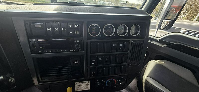 2022 Mack GR64F