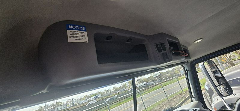2022 Mack GR64F