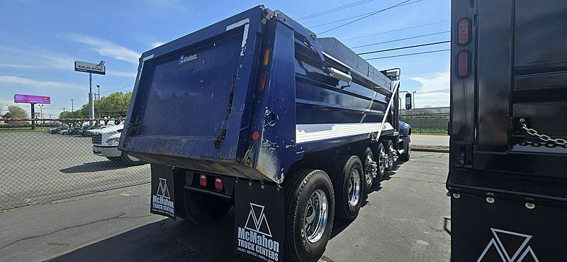 2022 Mack GR64F