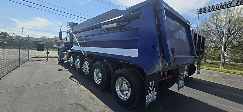 2022 Mack GR64F