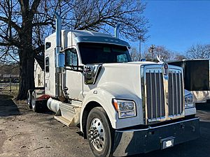 2023 Kenworth W990 - Sleeper Truck