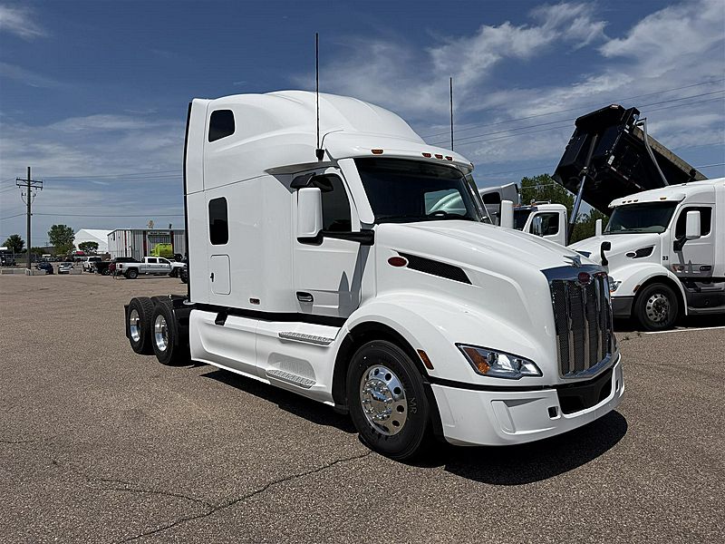 2027 Peterbilt 579