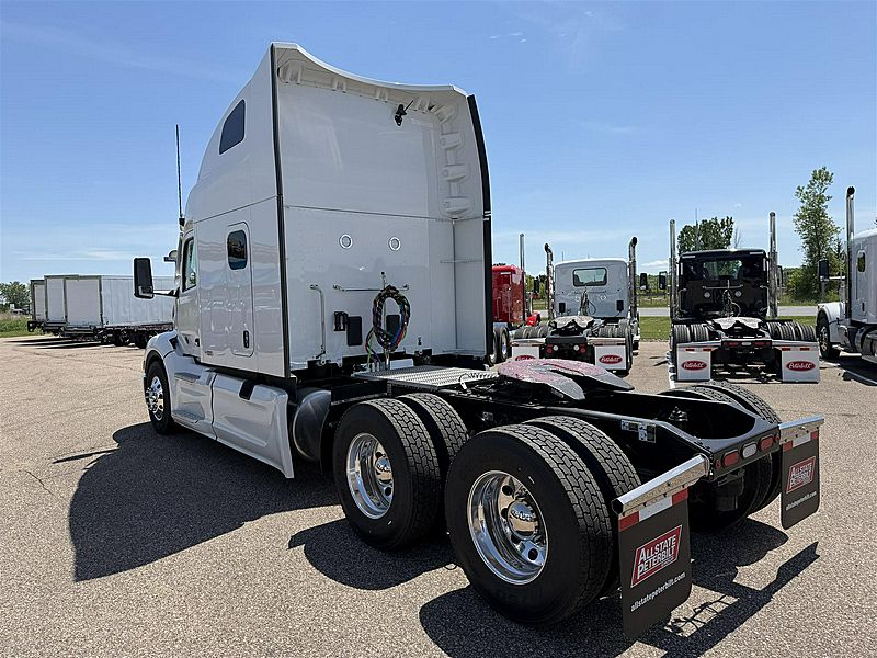 2027 Peterbilt 579