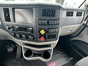2027 Peterbilt 579