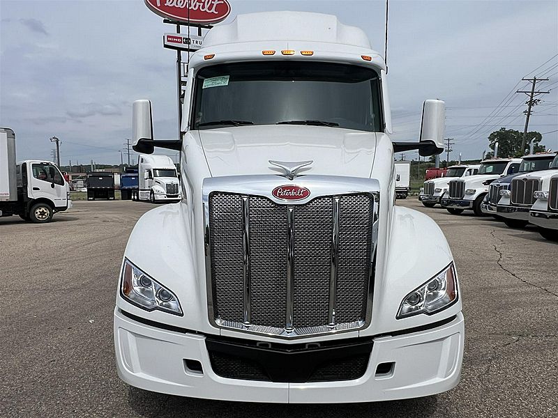 2027 Peterbilt 579