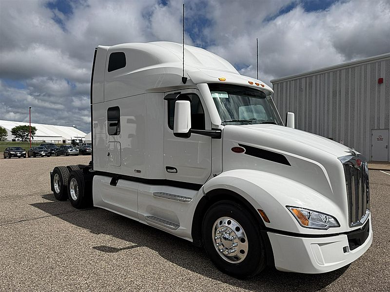 2027 Peterbilt 579