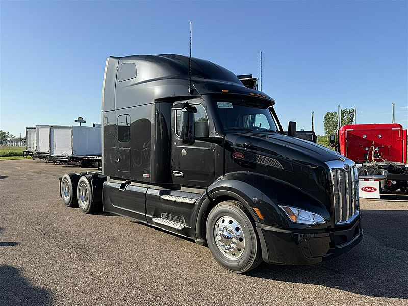 2027 Peterbilt 579