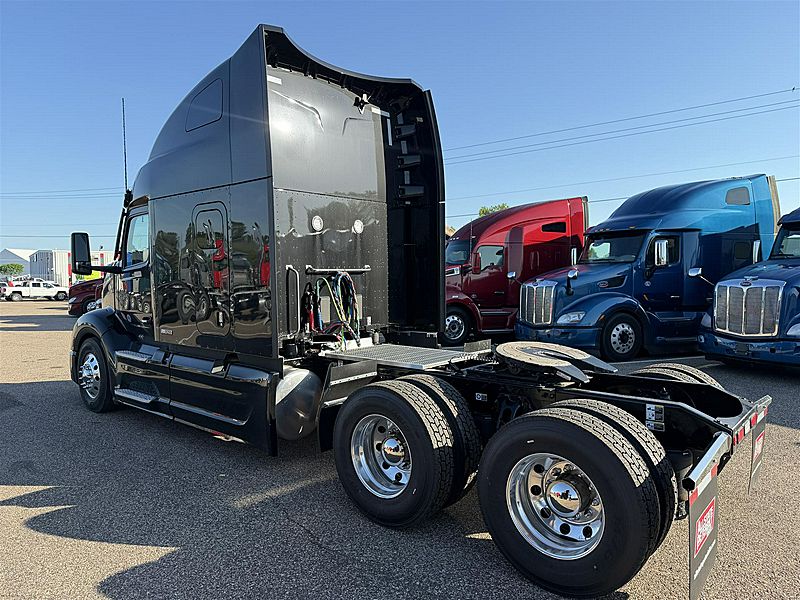 2027 Peterbilt 579