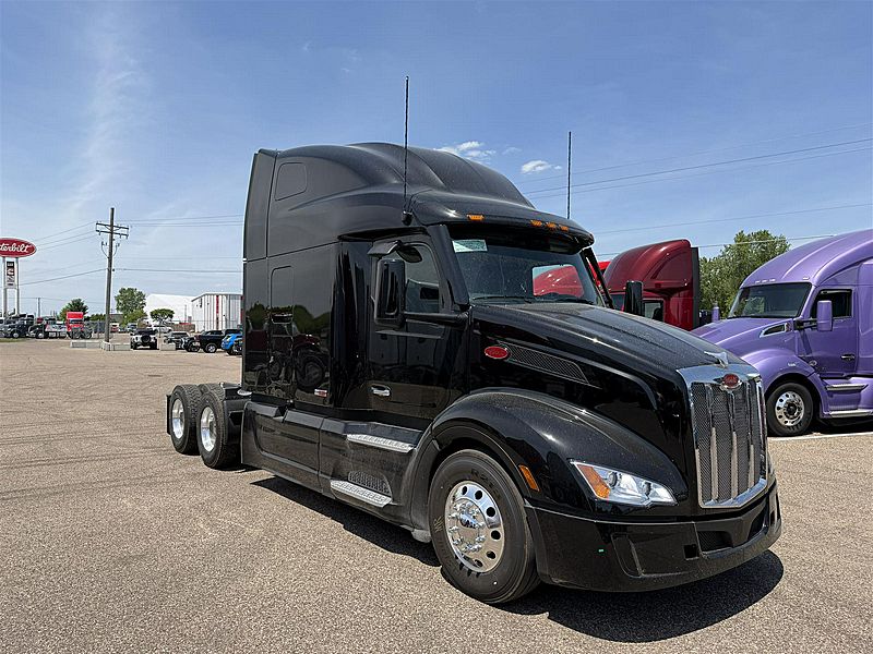 2027 Peterbilt 579