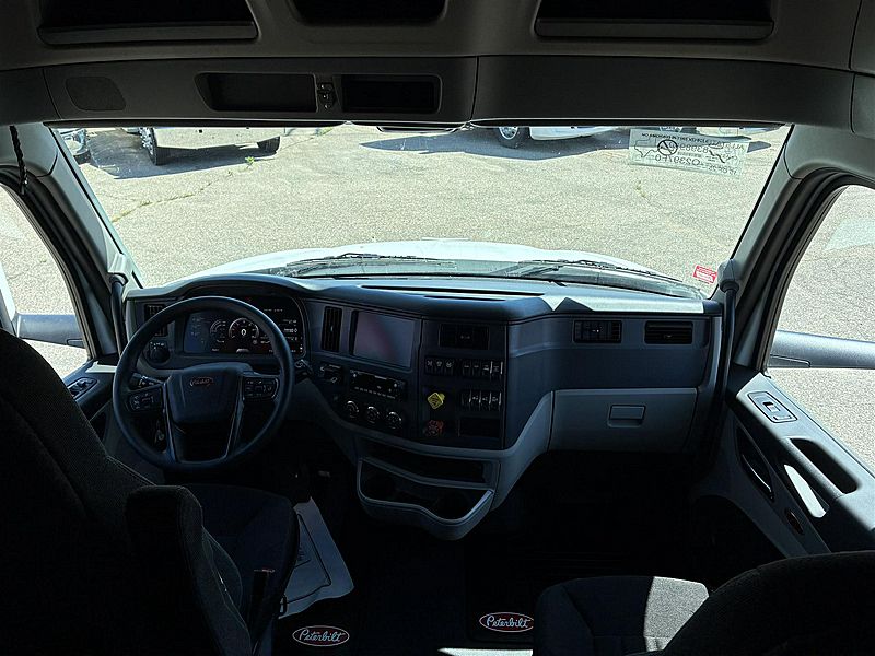 2027 Peterbilt 579