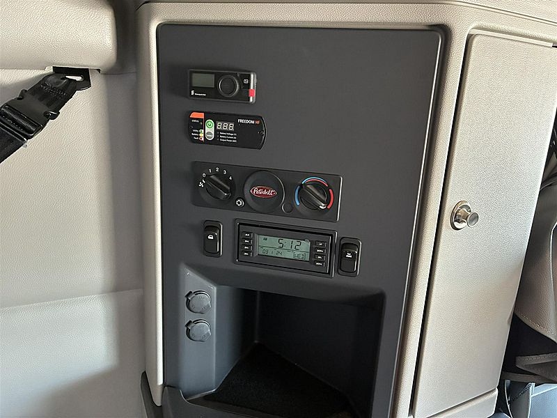 2027 Peterbilt 579
