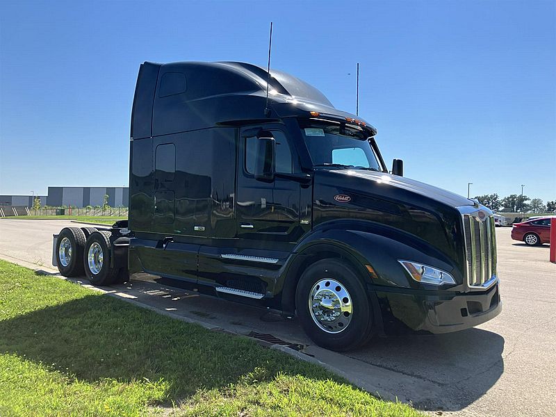 2027 Peterbilt 579