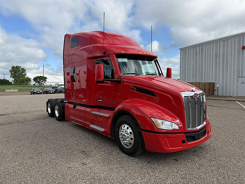 2027 Peterbilt 579