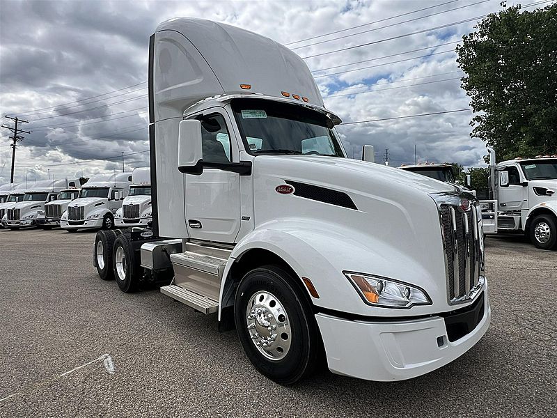 2027 Peterbilt 579