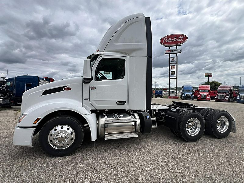 2027 Peterbilt 579