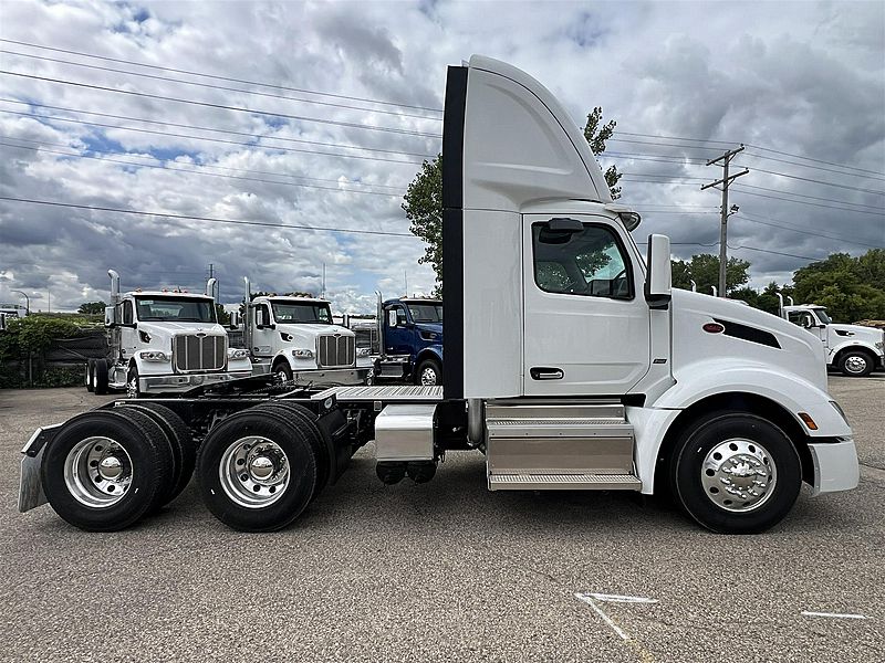 2027 Peterbilt 579