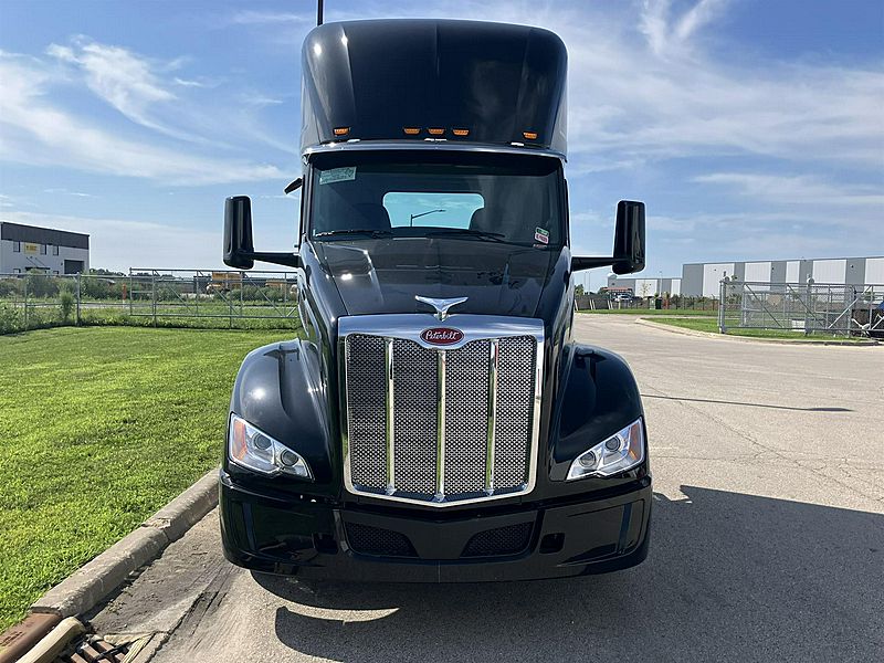 2027 Peterbilt 579