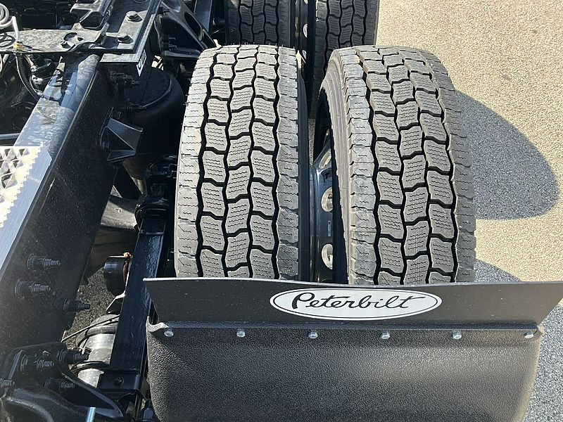 2027 Peterbilt 579