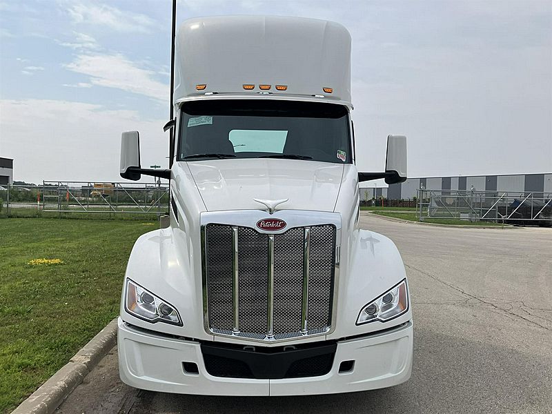 2027 Peterbilt 579