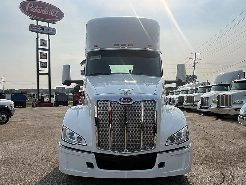 2027 Peterbilt 579
