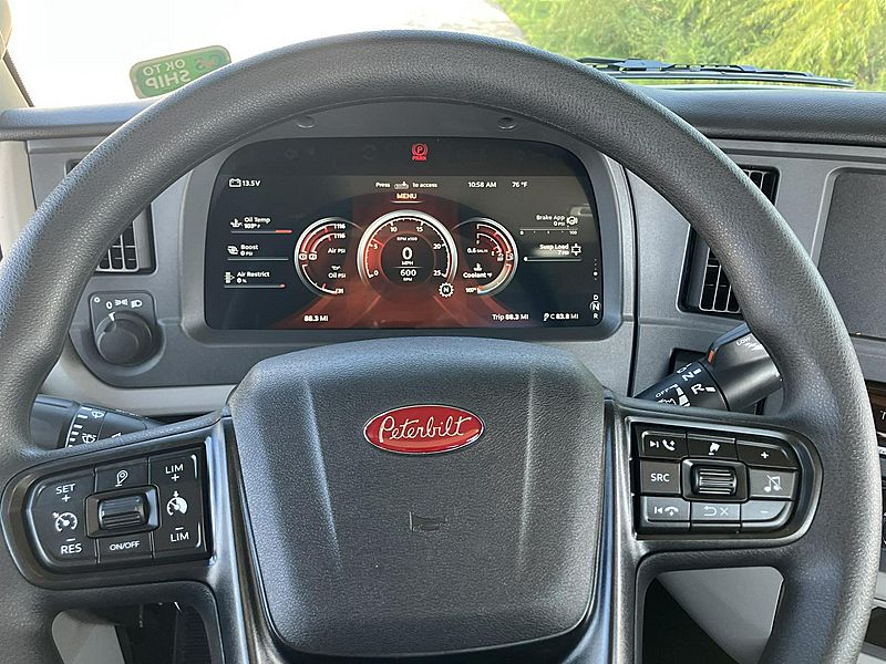 2027 Peterbilt 579