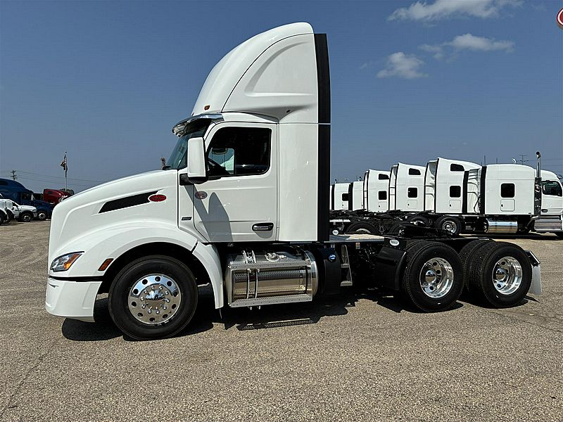 2027 Peterbilt 579