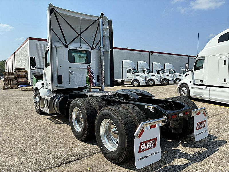 2027 Peterbilt 579