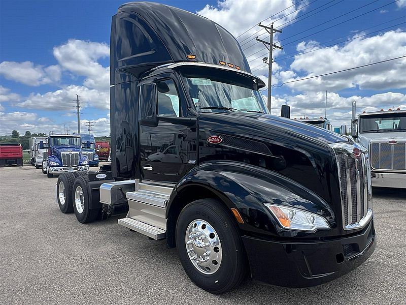 2027 Peterbilt 579