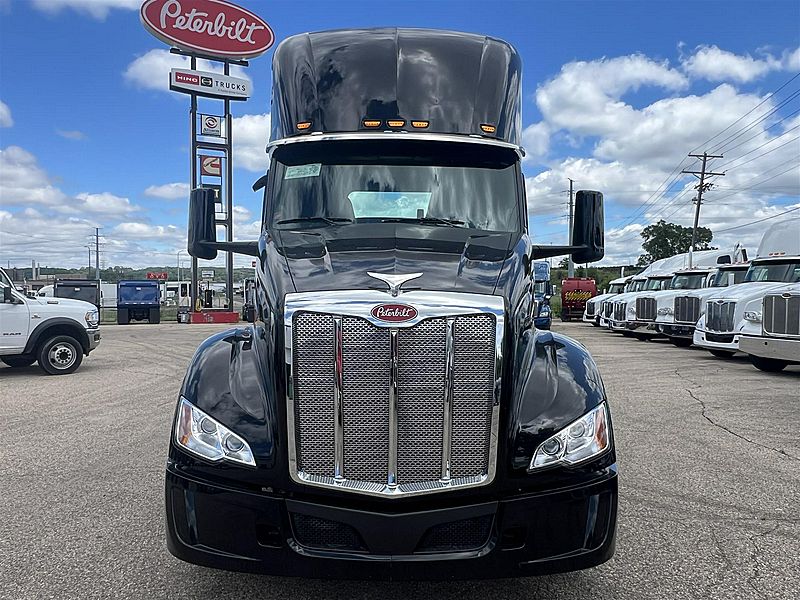 2027 Peterbilt 579