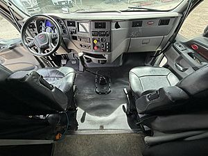 2015 Peterbilt 587