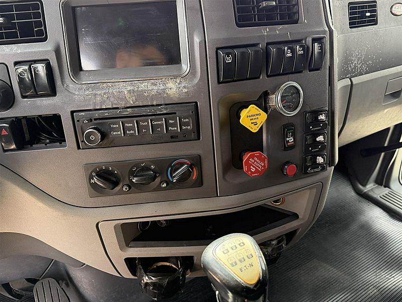 2015 Peterbilt 587