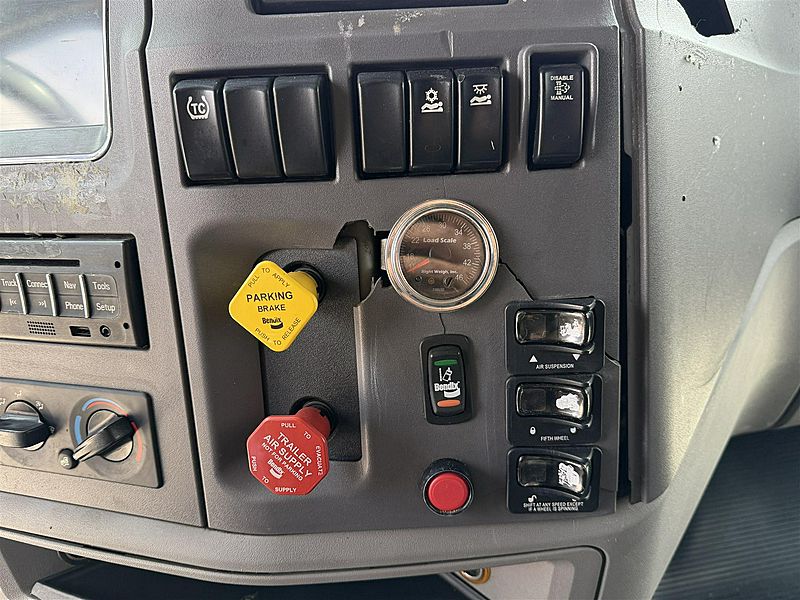 2015 Peterbilt 587
