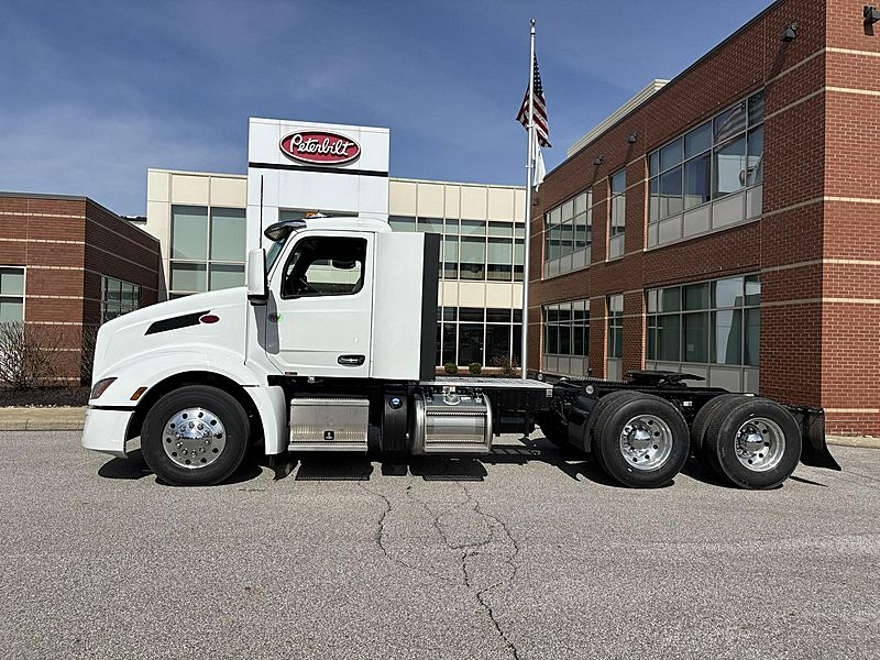 2027 Peterbilt 579