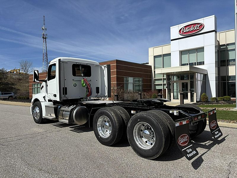 2027 Peterbilt 579