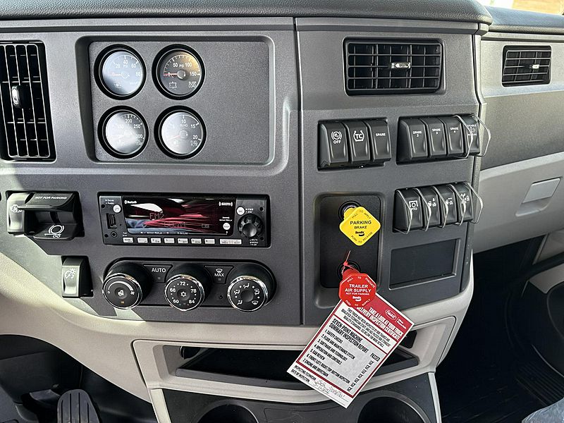 2027 Peterbilt 579