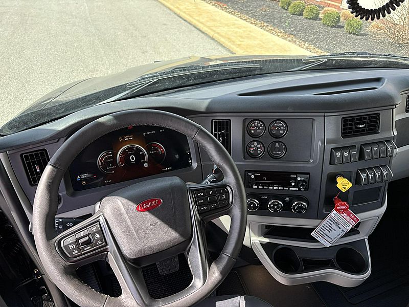 2027 Peterbilt 579
