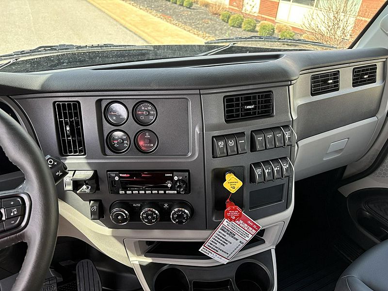 2027 Peterbilt 579
