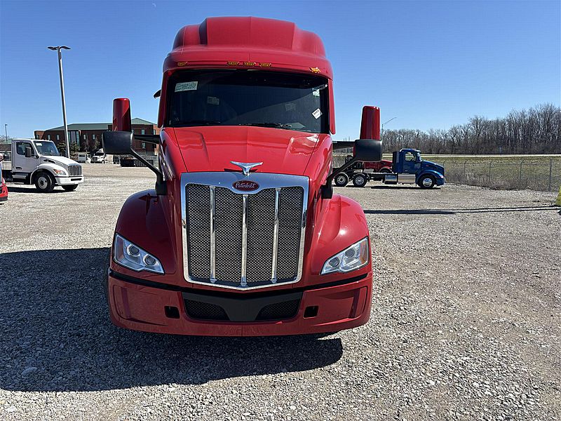 2027 Peterbilt 579