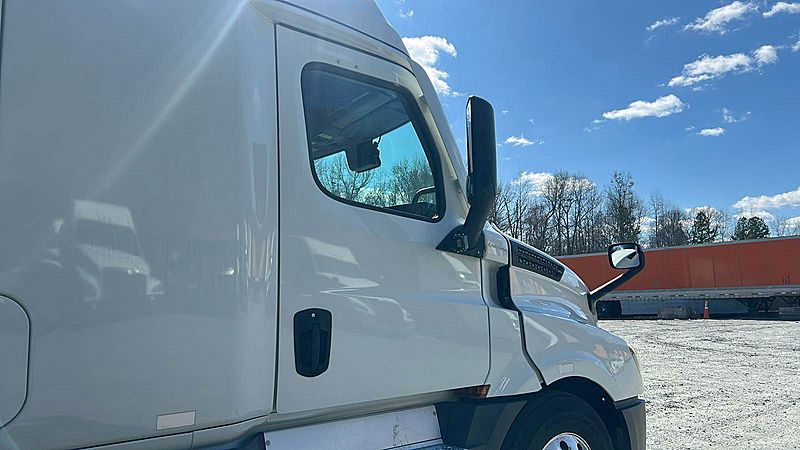 2022 Freightliner Cascadia 126