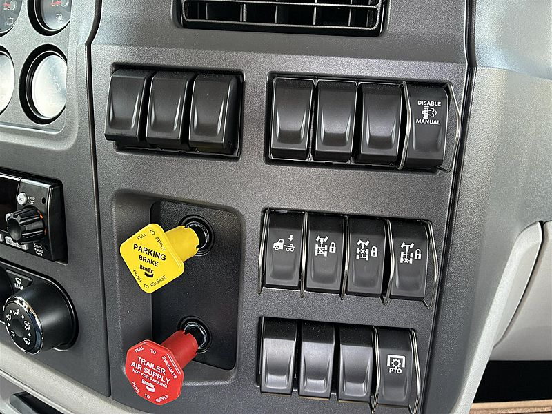 2027 Peterbilt 567
