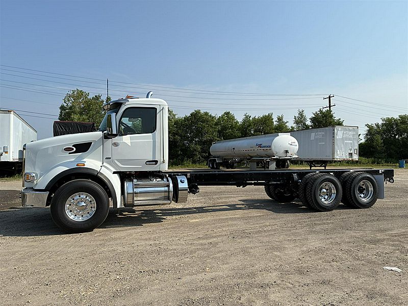 2027 Peterbilt 567