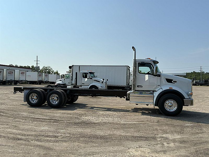 2027 Peterbilt 567
