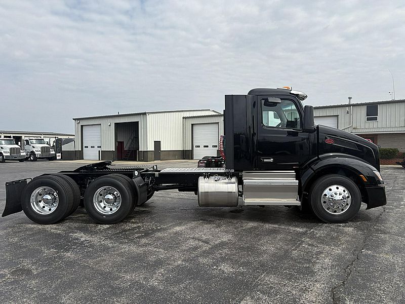 2027 Peterbilt 579