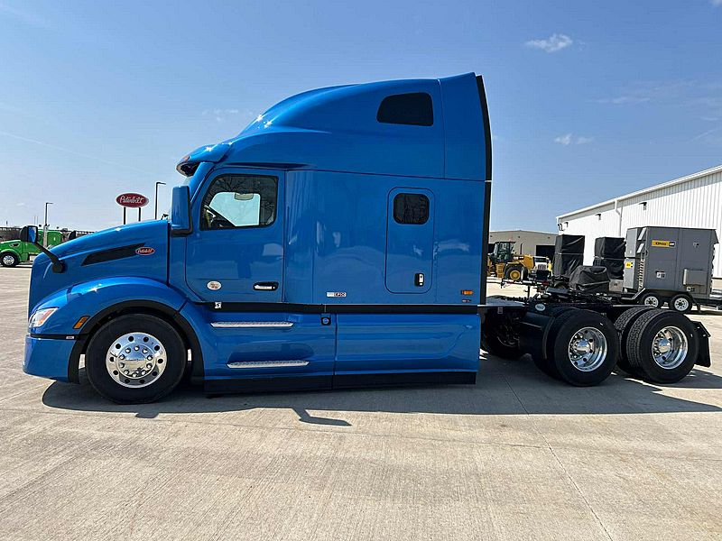 2027 Peterbilt 579