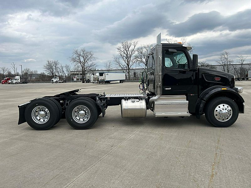 2027 Peterbilt 567