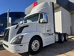 2018 Volvo VNL - Box Truck